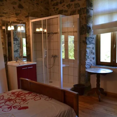 בית נופש Maison Charmante A + Piscine Partagee & Vue Montagne Gembrie
