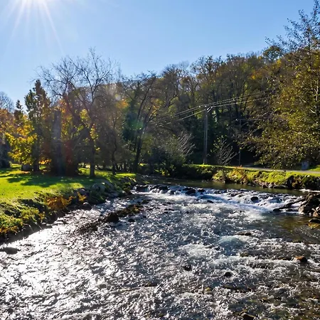 Prázdninový dům Maison Charmante A + Piscine Partagee & Vue Montagne